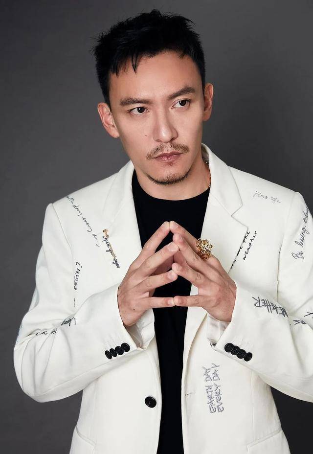 三军仪仗队中的璀璨明星——张震，三军仪仗队中的耀眼之星，张震风采展