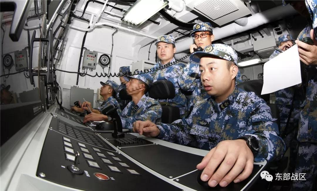 龙虎山舰下水，一次历史与未来的交汇仪式，龙虎山舰下水仪式，历史与未来的交汇