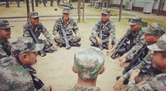 新兵连普通人能扛下来吗？探究新兵训练的挑战与适应力，新兵训练的挑战与适应力，普通人能否成功扛过新兵连？