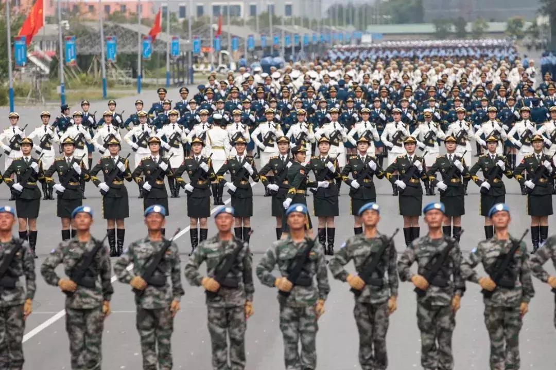 国庆阅兵方队介绍词，荣耀与力量的展现，国庆阅兵方队荣耀与力量的展现，荣耀瞬间，力量彰显