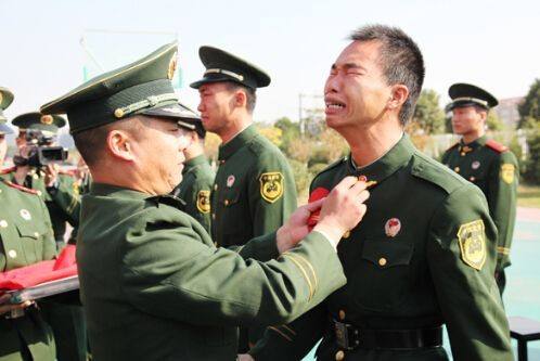 退役军官,荣誉与担当的象征,退役军官,荣誉与担当的典范