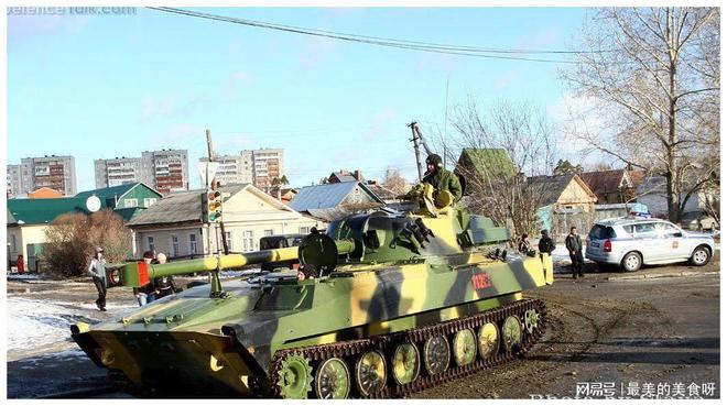 波兰120迫榴炮，现代战场上的重要火力支援武器，波兰120迫榴炮，现代战场核心火力支援利器