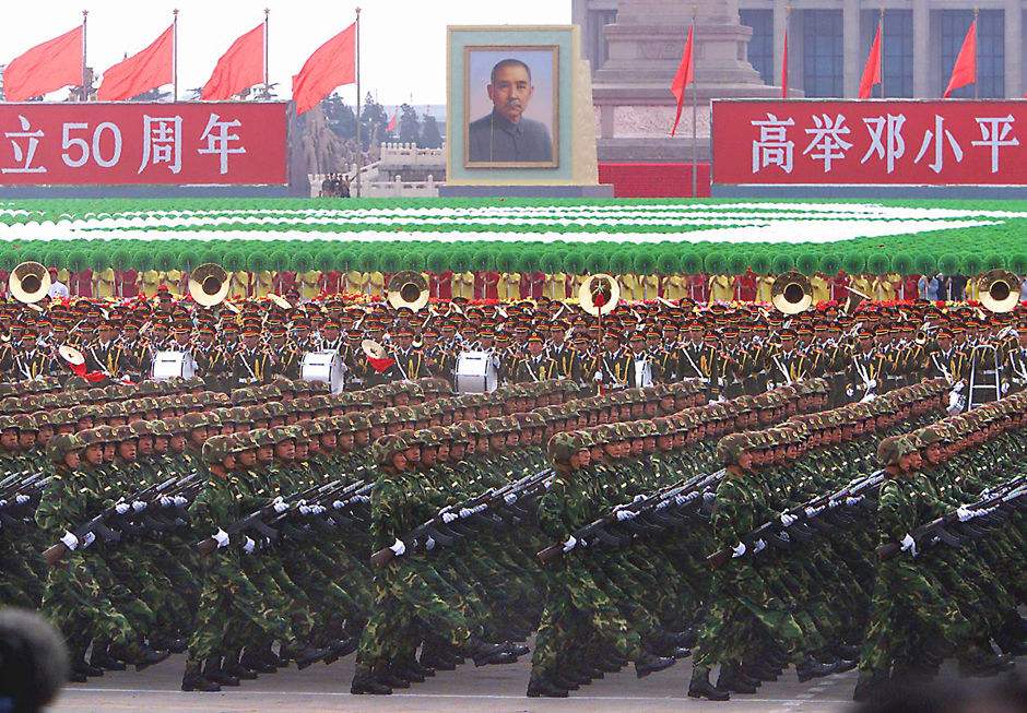 历年阅兵视频，大阅兵的历史与荣耀，历年阅兵回顾，历史与荣耀的展现