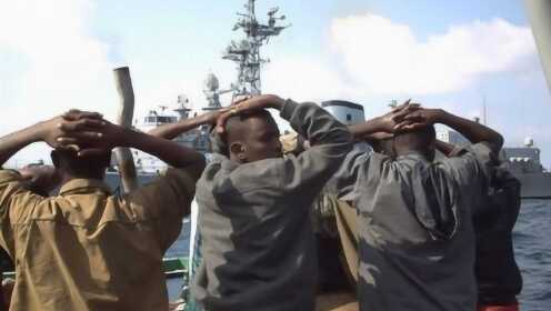 中国海军打击海盗,英勇无畏,守护海洋和平,中国海军英勇打击海盗,捍卫海洋和平的正义力量