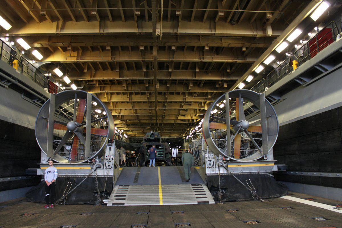 黄蜂级两栖攻击舰火力,强大的海上力量展现,黄蜂级两栖攻击舰火力展示,强大的海上力量