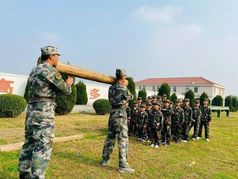 刚进入部队的日常训练，挑战与成长，新兵日常训练，挑战与成长之路