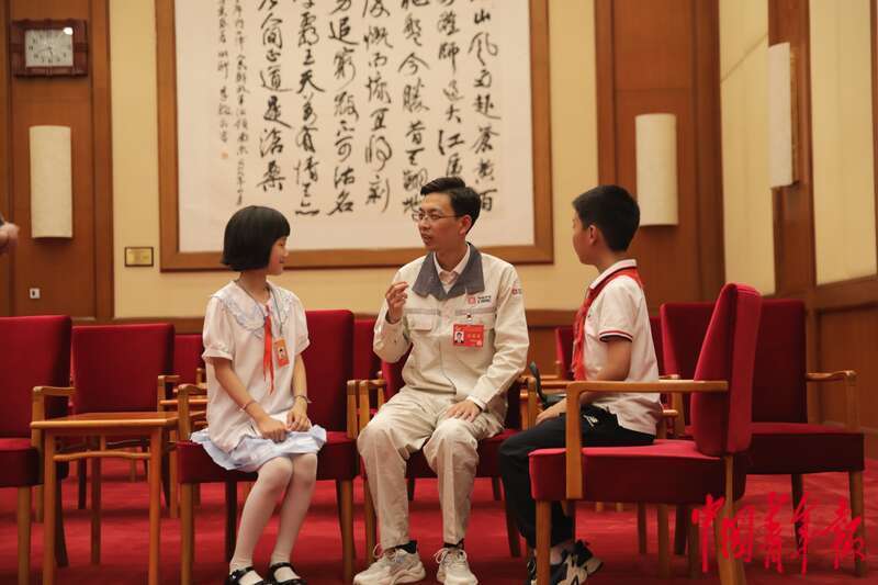 丁晓兵接受中国青年记者采访，军旅生涯与人生感悟，丁晓兵，军旅生涯与人生感悟的分享采访