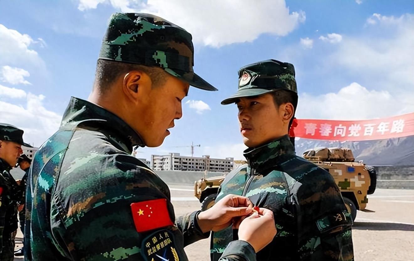武警内卫服装图片，展现军威与荣耀的象征，武警内卫服装，展现军威与荣耀的典范图片