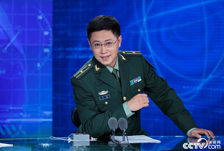 军事直播间的主持人，连接军事与民众的桥梁，军事直播间，连接军事与民众的桥梁主持人揭秘幕后故事