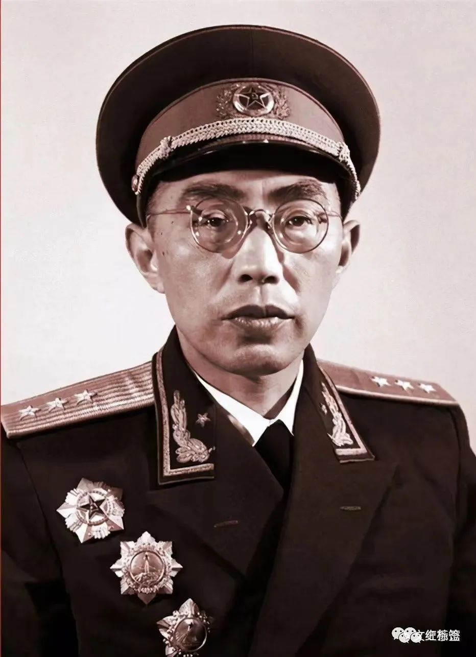 国防部长与军区司令的区别，职责、职能与差异分析，国防部长与军区司令，职责、职能与差异分析对比详解