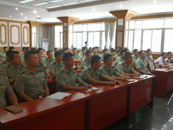 葛立德，一位卓越的企业家与社会的引领者，葛立德，卓越企业家与社会引领者的典范