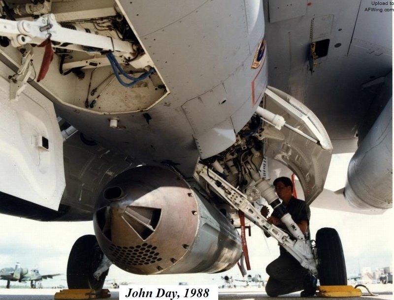 A-10攻击机机炮特写——雷霆之翼的致命火力，A-10攻击机机炮特写，雷霆之翼的致命火力展示