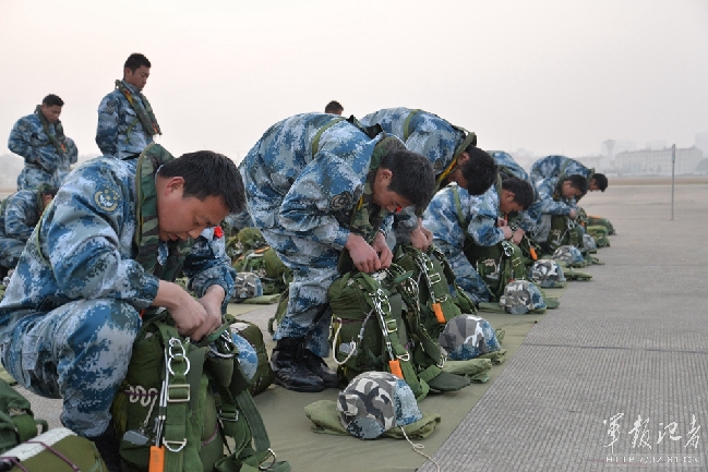 开封95985部队空降兵，英勇无畏，忠诚担当，开封95985部队空降兵，英勇无畏，忠诚担当的战士风采