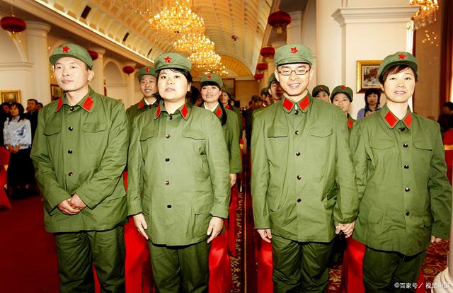 关于为何不再穿65式军装的深度解析,深度解析,为何不再穿65式军装的原因