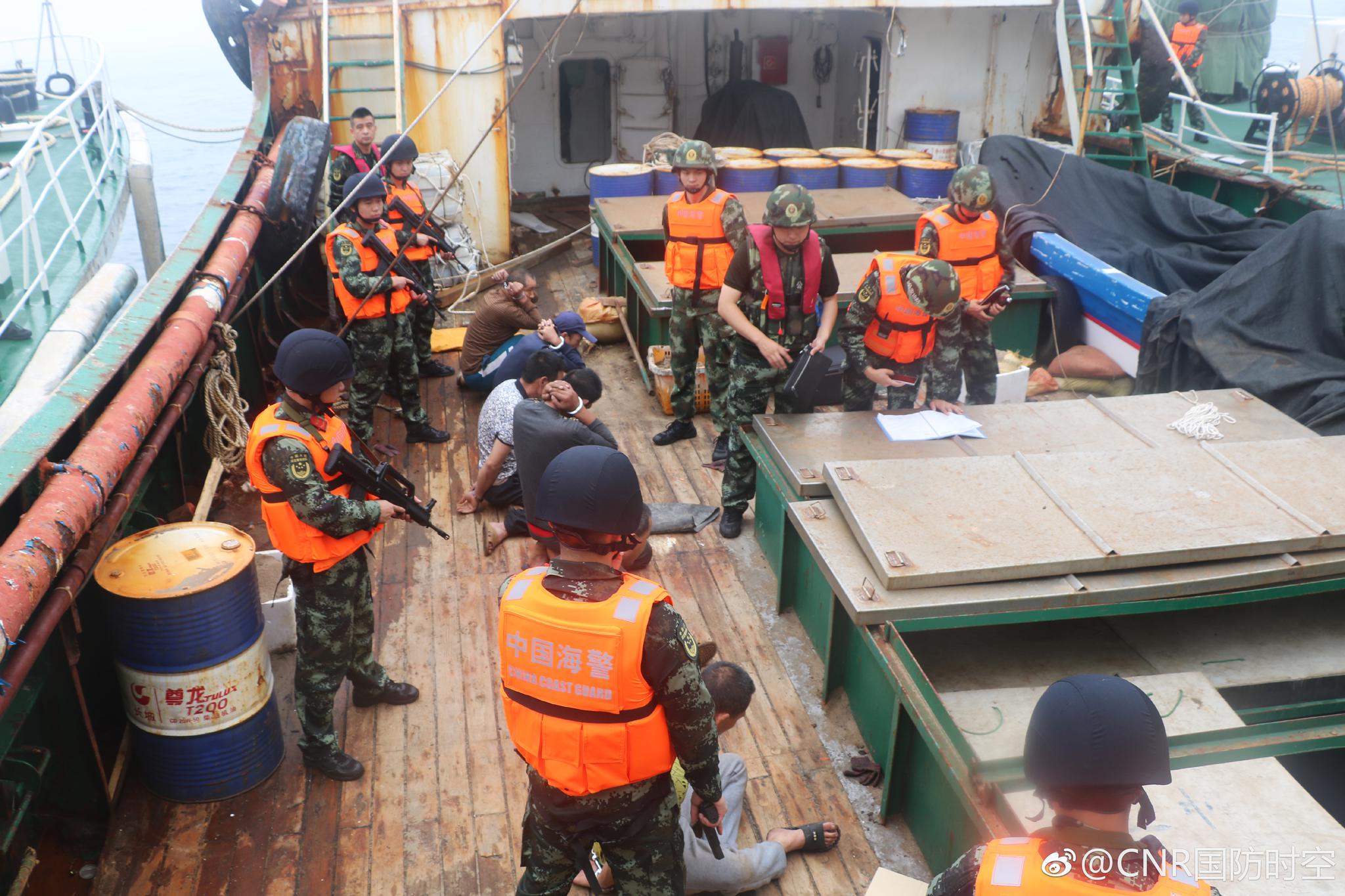 中国海警抓捕海盗，捍卫海洋安全的重要行动，中国海警重要行动，抓捕海盗捍卫海洋安全