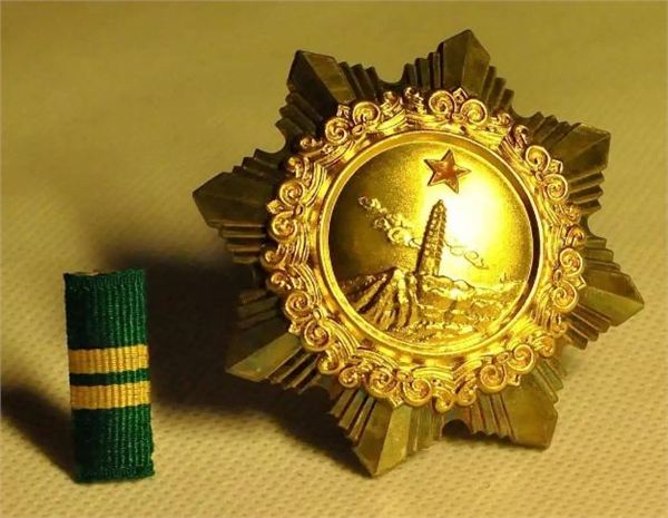 三位一体勋章，荣耀、友谊与奉献的象征——论七一勋章、八一勋章与友谊勋章，三位一体勋章，荣耀、友谊与奉献的至高荣誉——论七一勋章、八一勋章与友谊勋章的象征意义