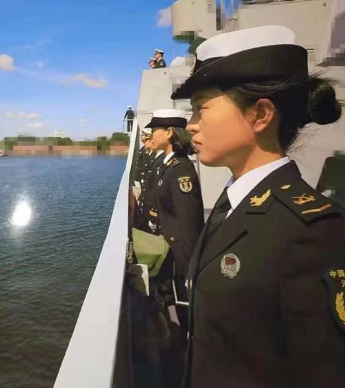 中国女兵的飒爽英姿图片，展现新时代女性的力量与魅力，中国女兵风采，新时代女性的力量与魅力图片展