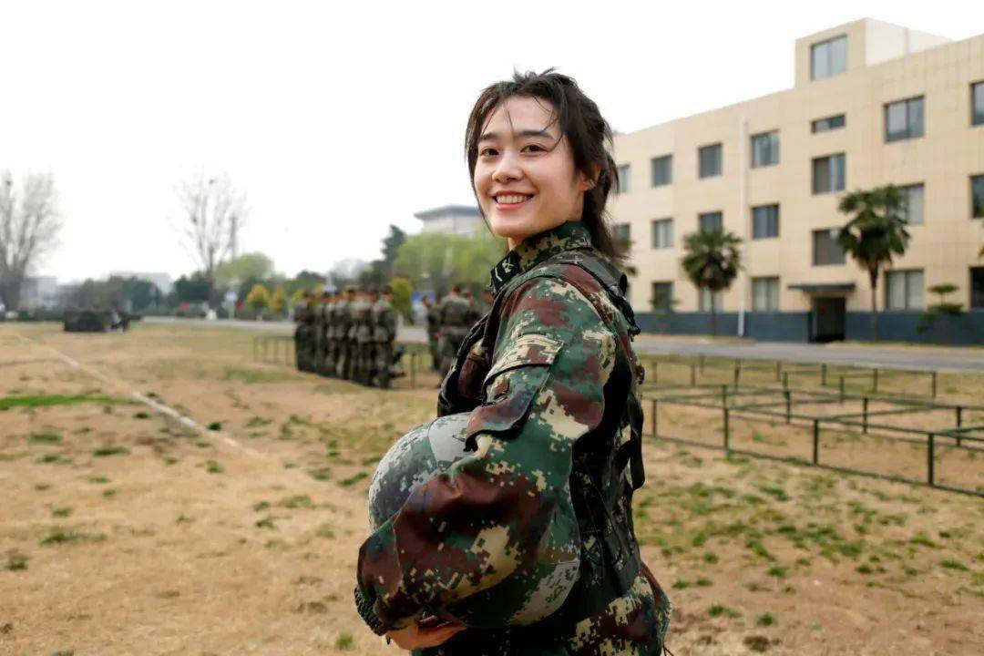 女生参军，打破传统，展现新时代风采（2023年观察），女生参军，新时代风采的展现与突破传统（2023观察）