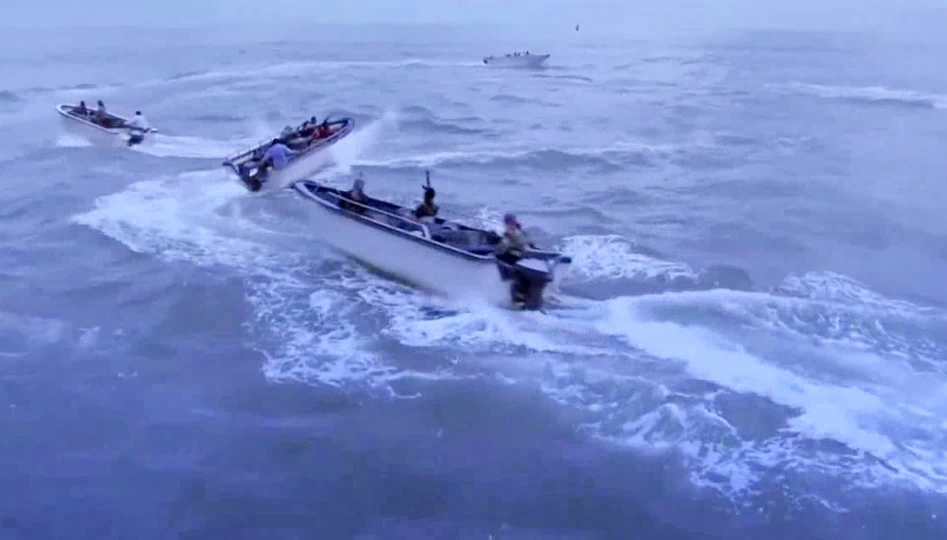 中国海军在亚丁湾打击海盗的视频,展现大国海军的担当与力量,中国海军在亚丁湾打击海盗,展现大国担当与力量风采