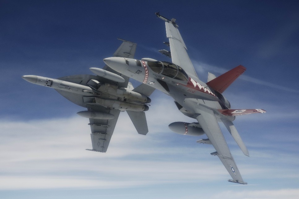 F18战斗机百科，F18战斗机全解析，性能特点、历史背景及实战应用百科