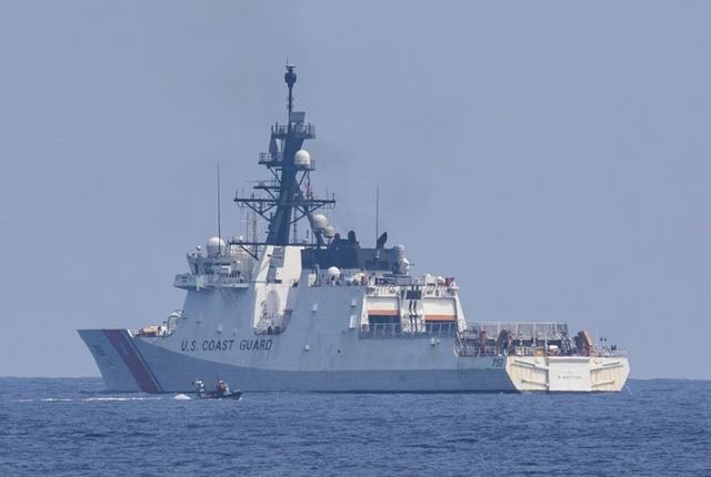 美军舰穿越全球海域，历史、现状与挑战，美军舰全球海域航行，历史、现状与面临的挑战