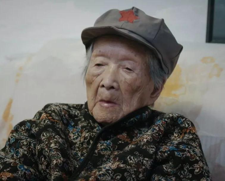 央视军事女记者与她的老板，探索背后的故事，央视军事女记者与老板背后的探索故事