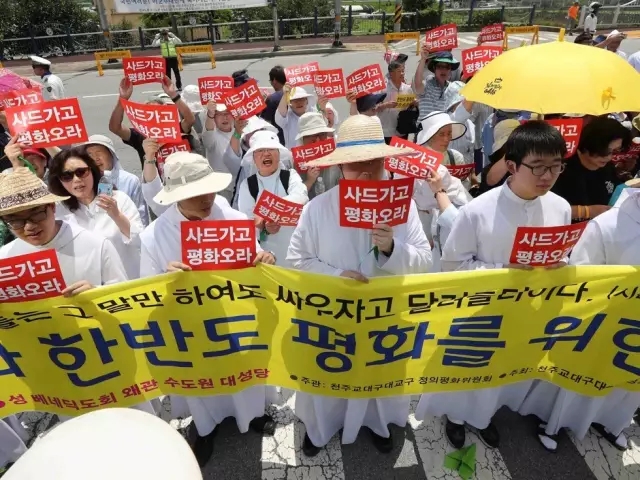 韩国民众抗议推动萨德部署，一场国家安全的较量与民意力量的展现，韩国民众抗议与萨德部署，国家安全与民意力量的较量