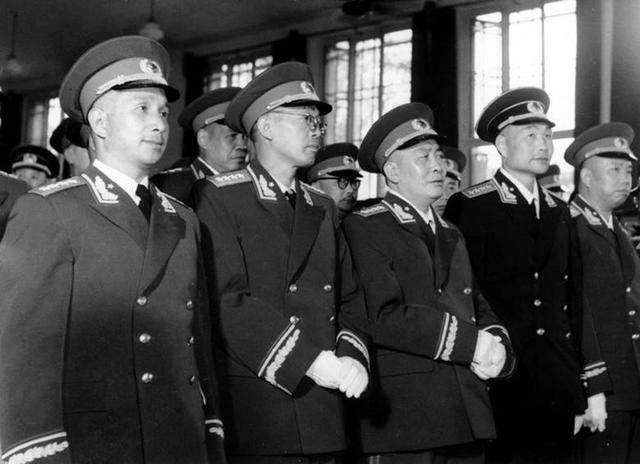 少将、中将、大将，中国军队中的高级官职，中国军队高级官职，少将、中将、大将的荣耀与担当