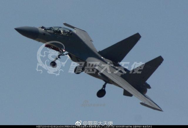 歼-16装备海军航空兵，海军空中力量的新里程碑，歼-16装备海军航空兵，海军空中力量的新里程碑