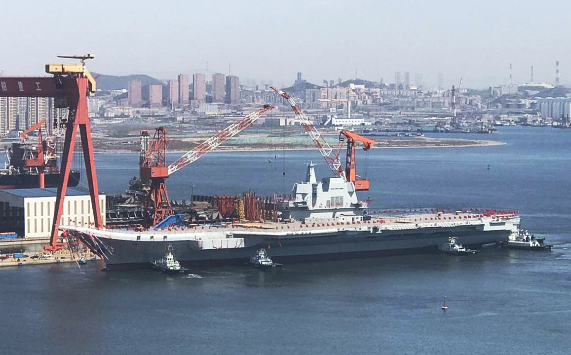 大连造船厂航母下水，中国海军力量的崭新里程碑，中国海军力量里程碑，大连造船厂航母下水时刻