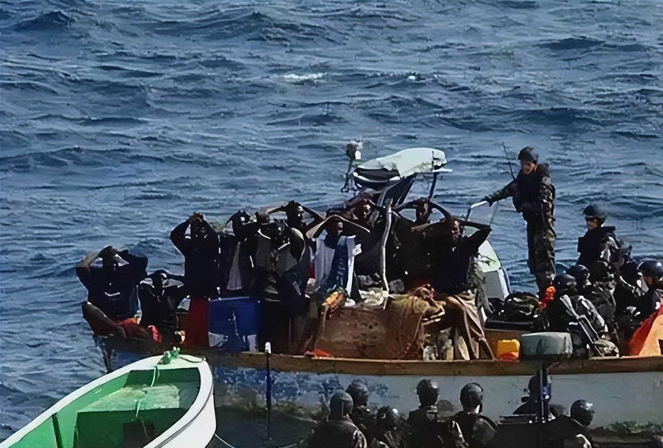中国海军成功抓捕三名海盗，彰显国家海洋安全实力，中国海军成功抓捕三名海盗，彰显国家海洋安全实力与实力风采