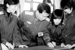 丁晓兵参加婚礼，见证幸福时刻，共筑美好未来，丁晓兵见证幸福婚礼，共筑美好未来