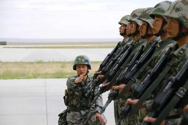 朱日和的辉煌篇章，回顾2017年阅兵盛况，朱日和辉煌篇章，回顾阅兵盛况，铭记历史时刻