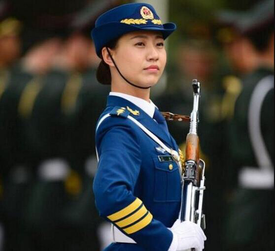 中国女兵，全世界最亮丽的风景线，中国女兵，全球最炫风景线