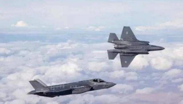 美国F-35在俄罗斯上空遭遇挫败,深入解析一次假想的高技术冲突,美国F-35在俄罗斯上空遭遇挫败,一次假想高技术冲突的深度解析