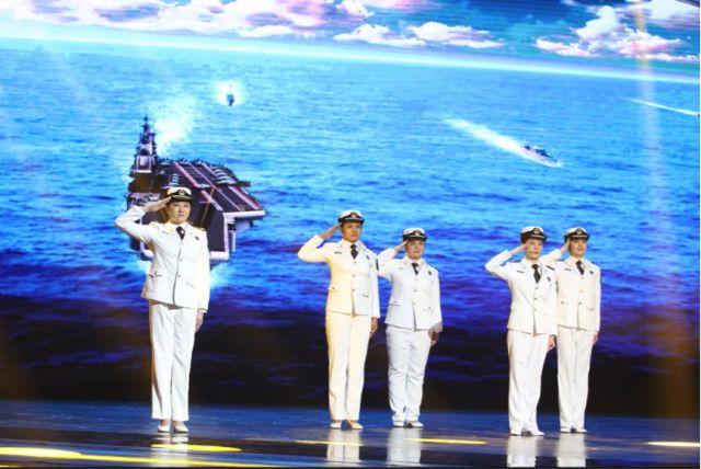 辽宁舰，中国海军的骄傲，巨大的舰体展现大国实力，中国海军的骄傲，辽宁舰展现大国实力