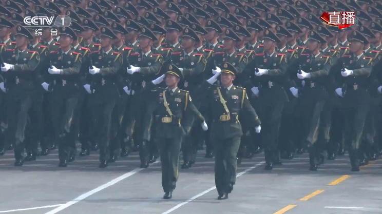 历年国庆阅兵走过天安门画面，壮丽画卷展现国家力量与荣耀，历年国庆阅兵壮丽画卷，国家力量与荣耀展现天安门之下