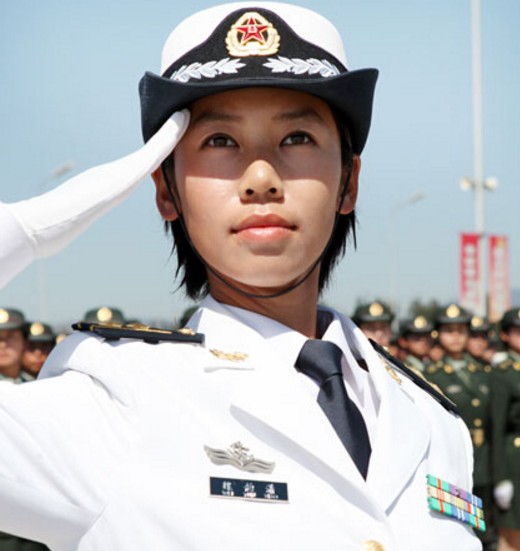 中国女兵照片集体敬礼，荣耀与力量的展现，中国女兵集体敬礼，荣耀与力量的彰显