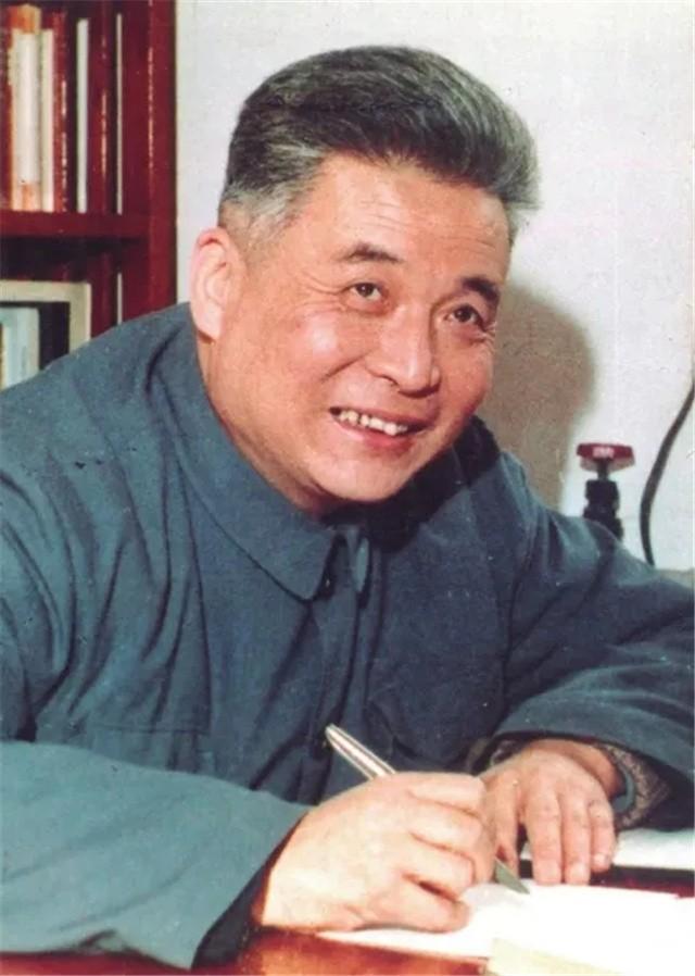 邓稼先生前的最后一句话，坚韧与奉献的永恒印记，邓稼先的最后一句话，坚韧与奉献的永恒精神传承