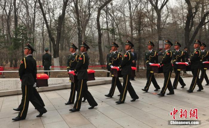 中国人民志愿军跨过鸭绿江奔赴朝鲜战场的时间，伟大的历史时刻与民族精神，中国人民志愿军跨江赴朝，历史时刻与民族精神的伟大彰显