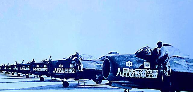 中国空军成立时间，回顾与前瞻——纪念中国空军成立88周年（1934年8月14日），中国空军成立88周年回顾与前瞻，从历程到未来展望（1934年8月14日）