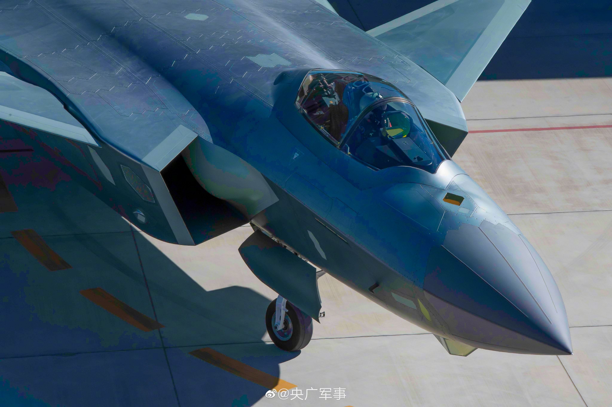 歼-20高清图片壁纸，展现中国空军力量的骄傲象征，歼-20高清壁纸，中国空军力量的骄傲象征