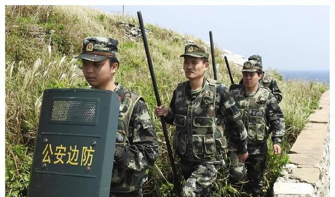 武警与解放军服装的区别是什么，武警与解放军服装差异解析