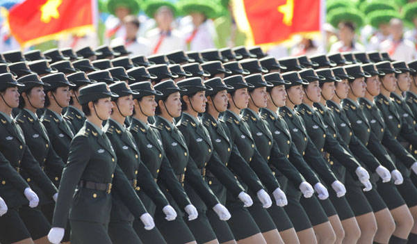 荣耀时刻，2019国庆女兵方队视频展现飒爽英姿，荣耀时刻，女兵方队展现飒爽英姿，庆祝国庆七十周年庆典视频