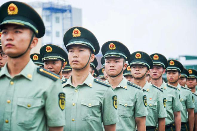 女生想考武警警官学院的勇气与决心，女生勇闯武警警官学院，决心与勇气的交织