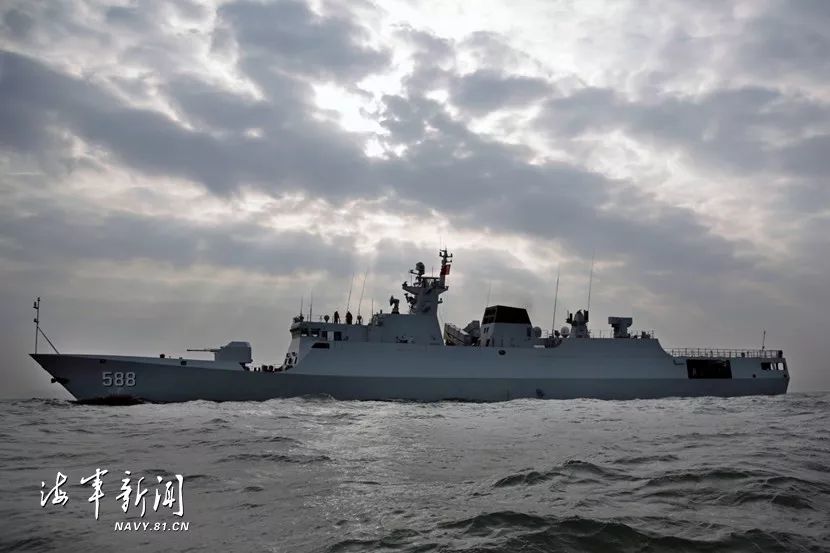 泉州舰真实视频，展现中国海军力量的生动写照，泉州舰实拍视频，中国海军力量的震撼展示