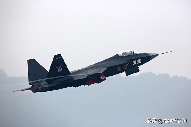 歼-14雪鸮战斗机，速度与力量的完美结合——可以飞几马赫？，歼-14雪鸮战斗机，速度与力量的巅峰——飞行马赫数揭秘！
