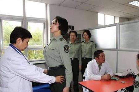 女兵军检经历，挑战与成长，女兵军检之旅，挑战与成长之路