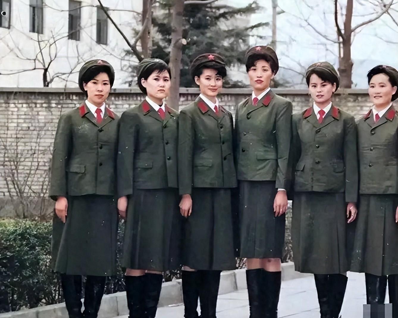 标准的65式军装女兵，65式军装女兵风采