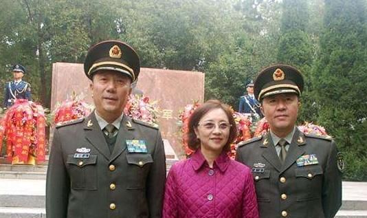 军长退休后的待遇，尊崇与应有的尊重，军长退休后，尊崇与应有的尊重待遇揭秘